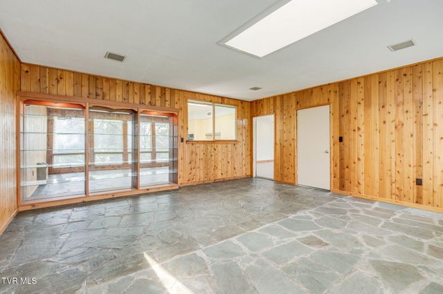 209 Maple Tree Drive, Bristol, TN 37620