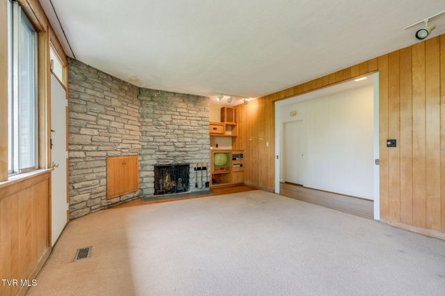 209 Maple Tree Drive, Bristol, TN 37620