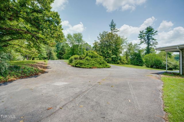 209 Maple Tree Drive, Bristol, TN 37620