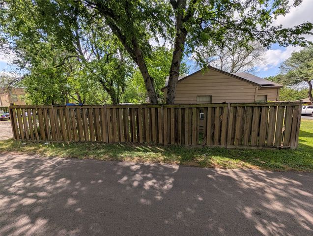 3402 Glenhaven Boulevard, Dallas, TX 75211