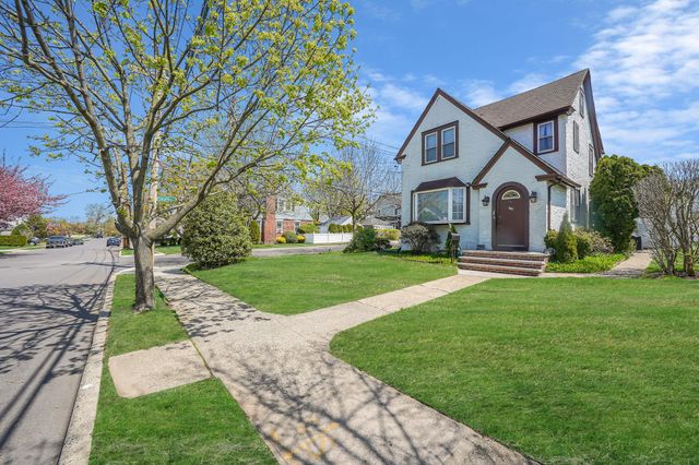 340 Yale Road, Garden City South, NY 11530