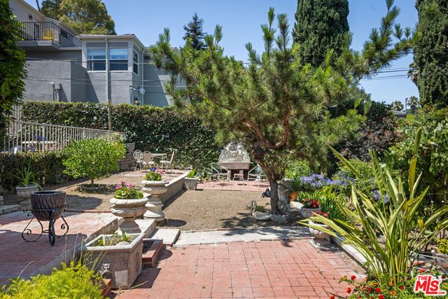 2411 St George Street, Los Angeles, CA 90027
