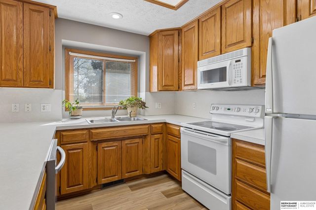 8141 S 69 Street, La Vista, NE 68128