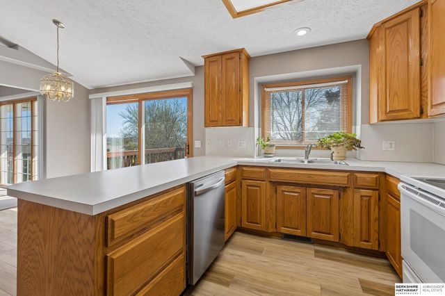 8141 S 69 Street, La Vista, NE 68128