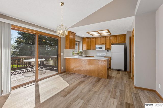 8141 S 69 Street, La Vista, NE 68128