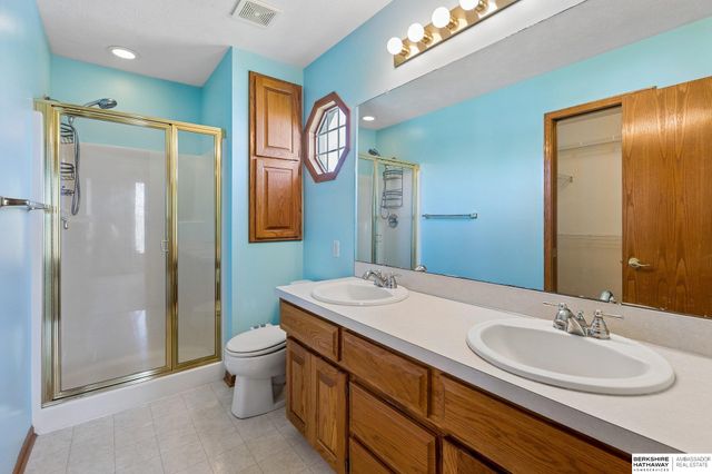 8141 S 69 Street, La Vista, NE 68128