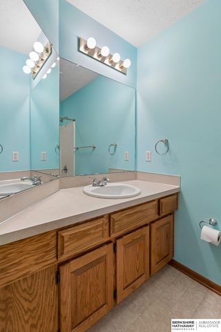 8141 S 69 Street, La Vista, NE 68128