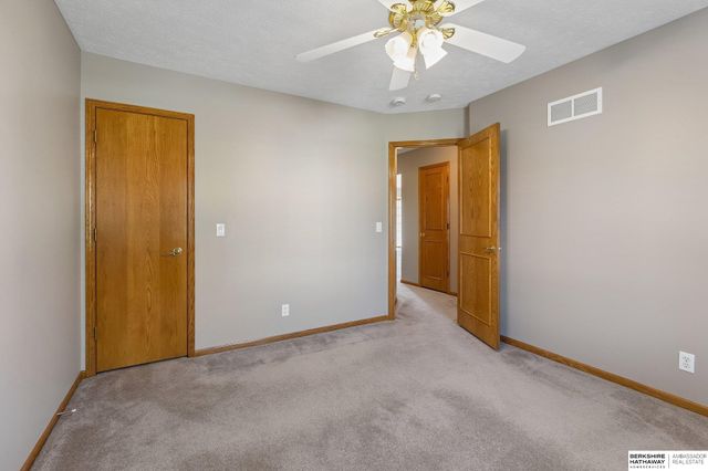 8141 S 69 Street, La Vista, NE 68128
