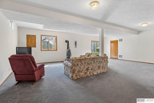 8141 S 69 Street, La Vista, NE 68128