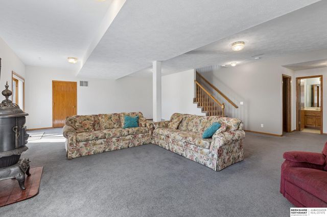 8141 S 69 Street, La Vista, NE 68128