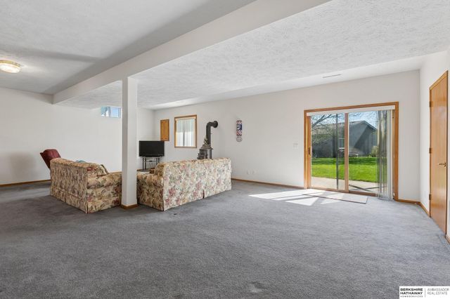 8141 S 69 Street, La Vista, NE 68128