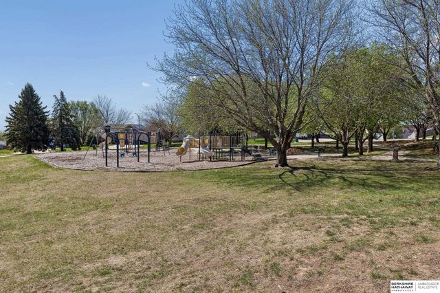 8141 S 69 Street, La Vista, NE 68128