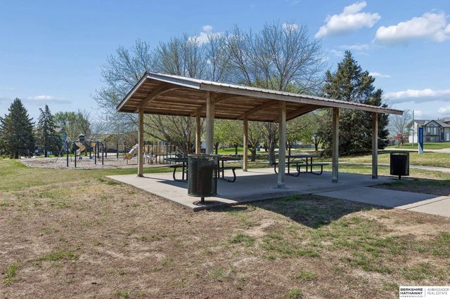 8141 S 69 Street, La Vista, NE 68128