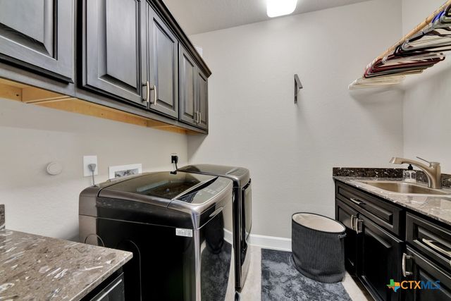 949 N Academy Avenue, New Braunfels, TX 78130