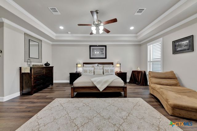 949 N Academy Avenue, New Braunfels, TX 78130