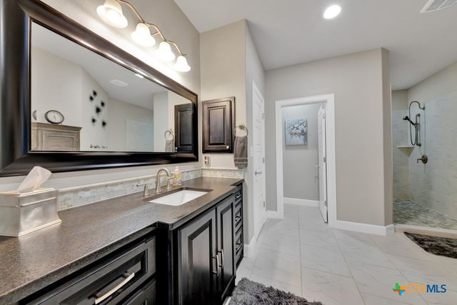 949 N Academy Avenue, New Braunfels, TX 78130