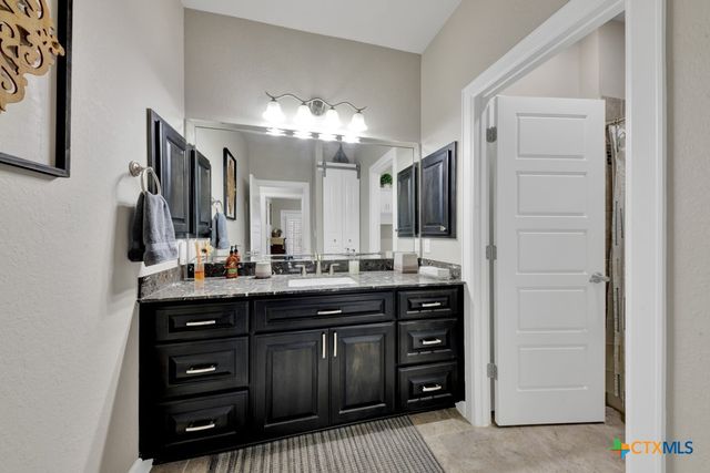 949 N Academy Avenue, New Braunfels, TX 78130