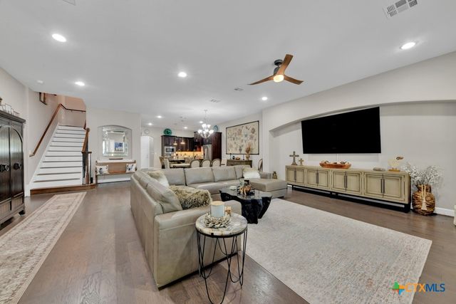 949 N Academy Avenue, New Braunfels, TX 78130