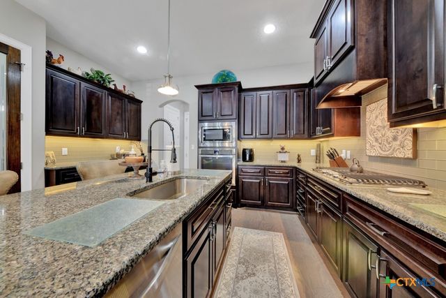 949 N Academy Avenue, New Braunfels, TX 78130