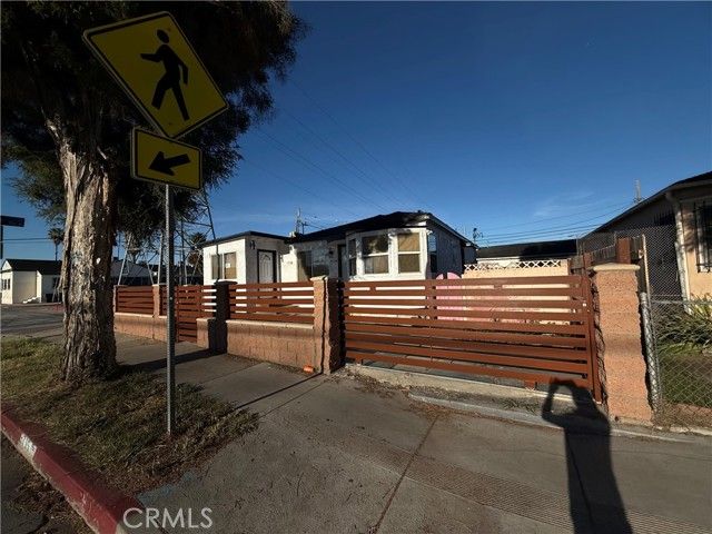 9715 S Hoover, Los Angeles, CA 90044
