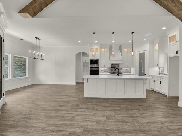 305 Wrangler Court, Weatherford, TX 76088