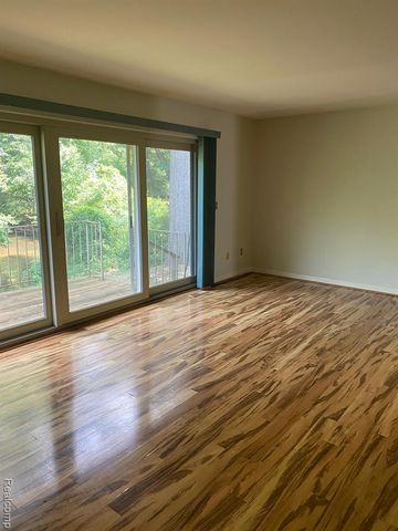 629 Oakbrook 18, Rochester Hills, MI 48307
