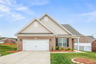 148 Crestland Drive, Kernersville, NC 27284