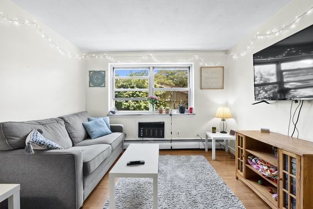 10 Commonwealth Ct 10-8, Boston, MA 02135