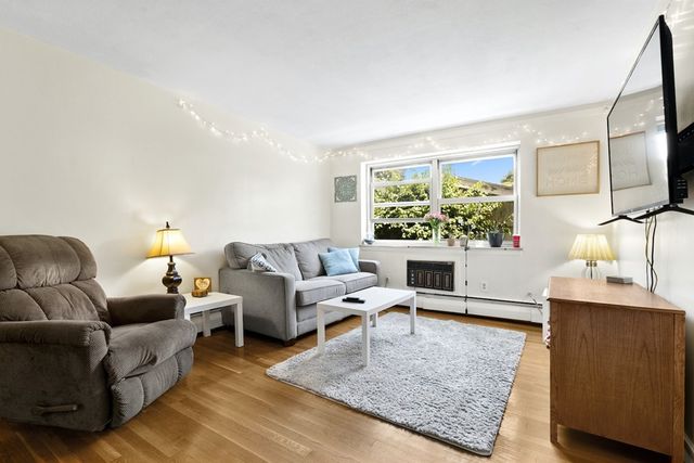 10 Commonwealth Ct 10-8, Boston, MA 02135