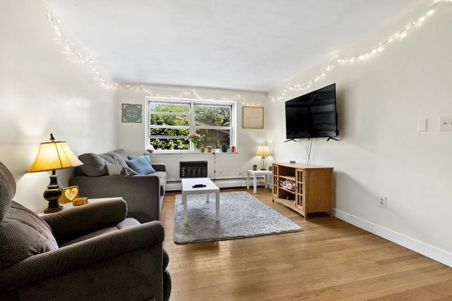 10 Commonwealth Ct 10-8, Boston, MA 02135