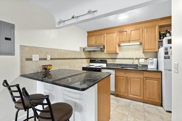 10 Commonwealth Ct 10-8, Boston, MA 02135