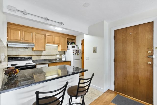 10 Commonwealth Ct 10-8, Boston, MA 02135