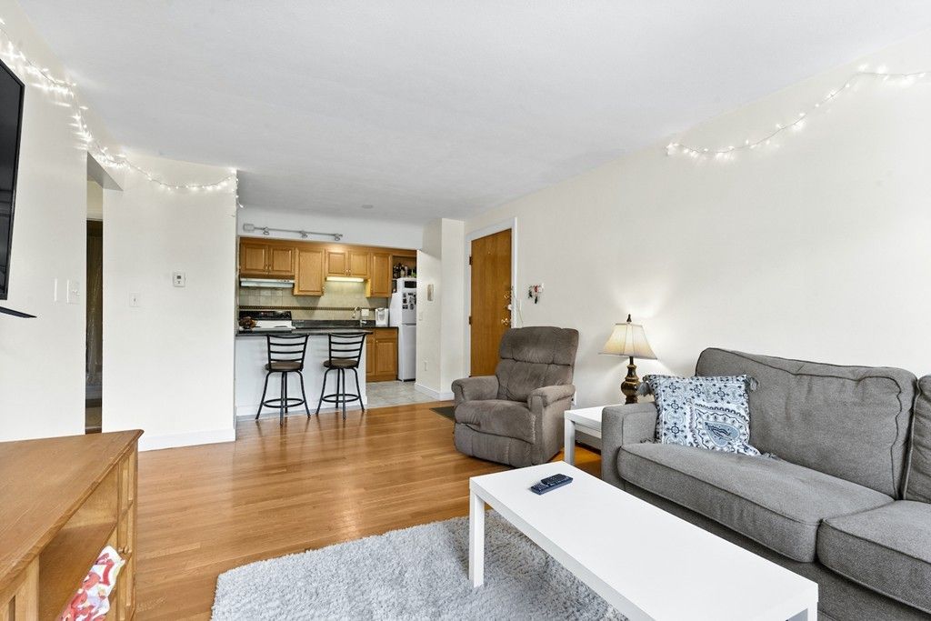 10 Commonwealth Ct 10-8, Boston, MA 02135
