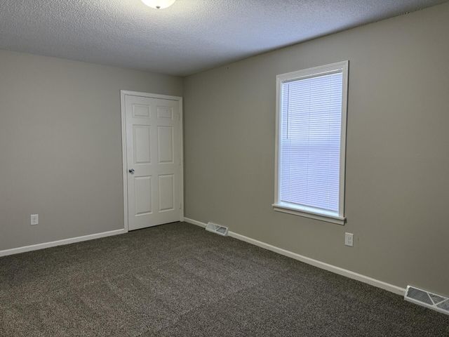 2204 LIVE OAK LN, Columbia, MO 65202