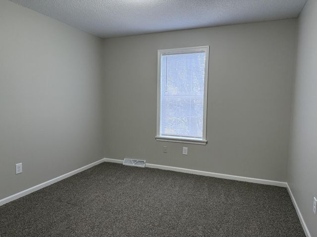 2204 LIVE OAK LN, Columbia, MO 65202