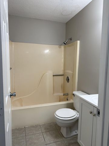 2204 LIVE OAK LN, Columbia, MO 65202