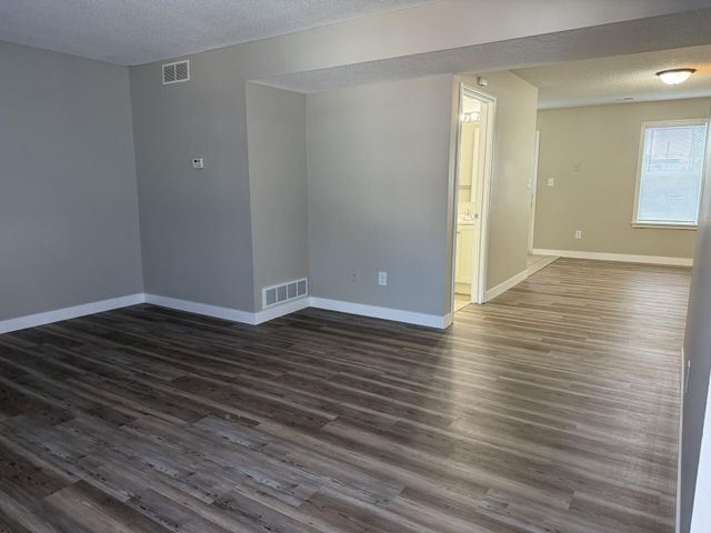 2204 LIVE OAK LN, Columbia, MO 65202