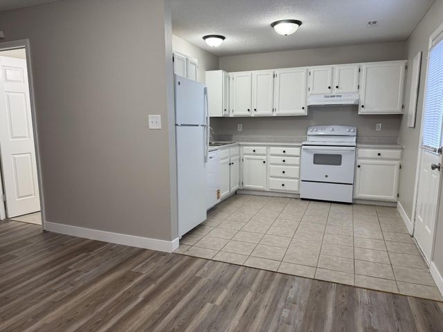 2204 LIVE OAK LN, Columbia, MO 65202