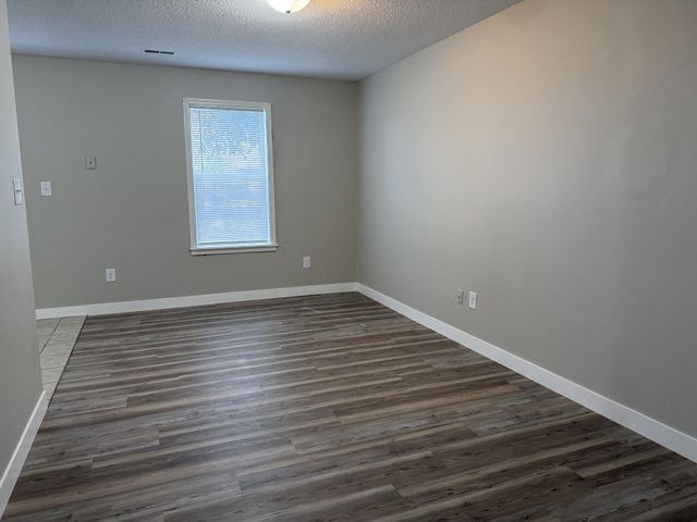 2204 LIVE OAK LN, Columbia, MO 65202