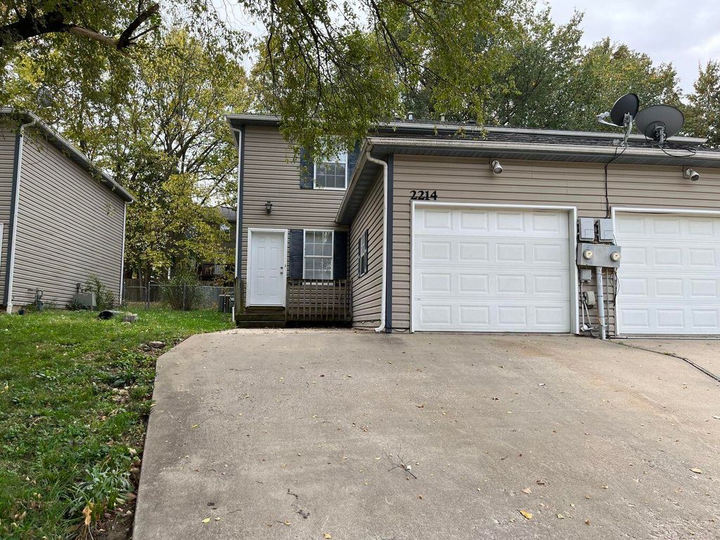 2204 LIVE OAK LN, Columbia, MO 65202