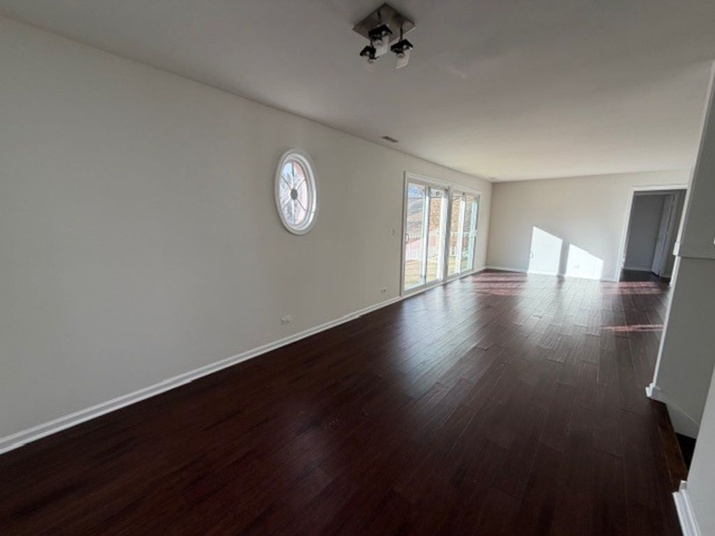 745 Regina Court 745, Woodstock, IL 60098