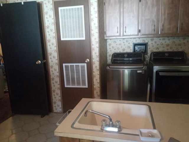 2400 W Midvalley Avenue S1, Visalia, CA 93277