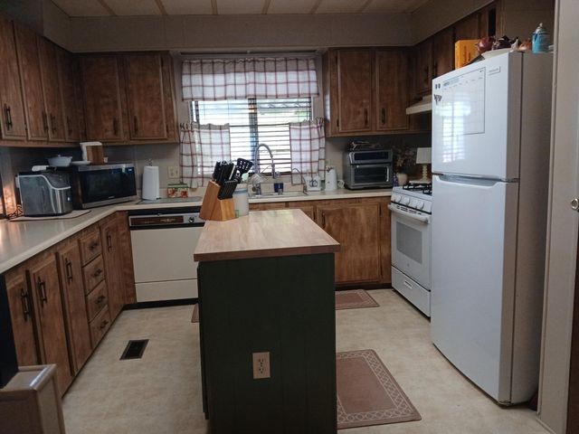 2400 W Midvalley Avenue S1, Visalia, CA 93277