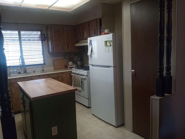 2400 W Midvalley Avenue S1, Visalia, CA 93277