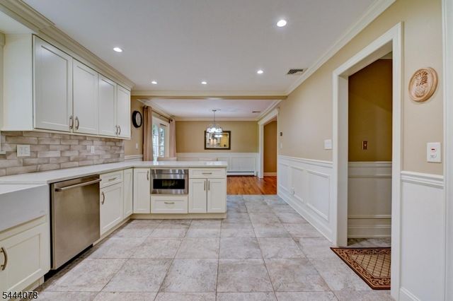 410 Stony Brook Dr, Bridgewater Twp., NJ 08807