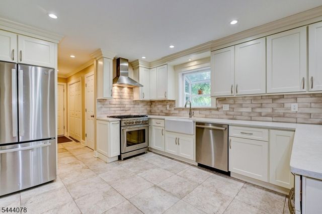 410 Stony Brook Dr, Bridgewater Twp., NJ 08807