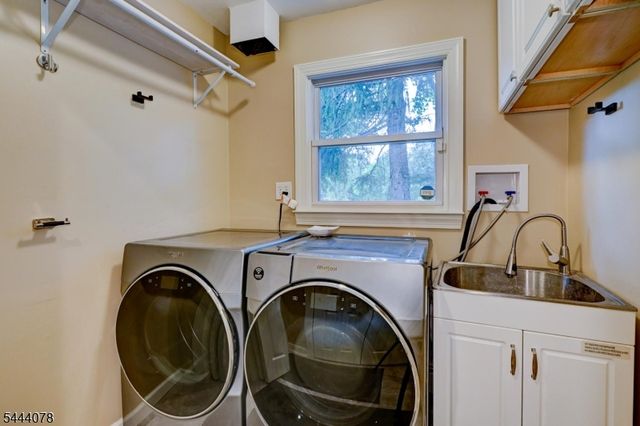 410 Stony Brook Dr, Bridgewater Twp., NJ 08807