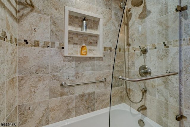 410 Stony Brook Dr, Bridgewater Twp., NJ 08807