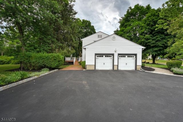 410 Stony Brook Dr, Bridgewater Twp., NJ 08807
