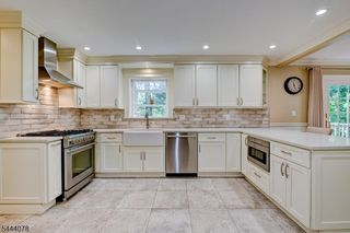 410 Stony Brook Dr, Bridgewater Twp., NJ 08807